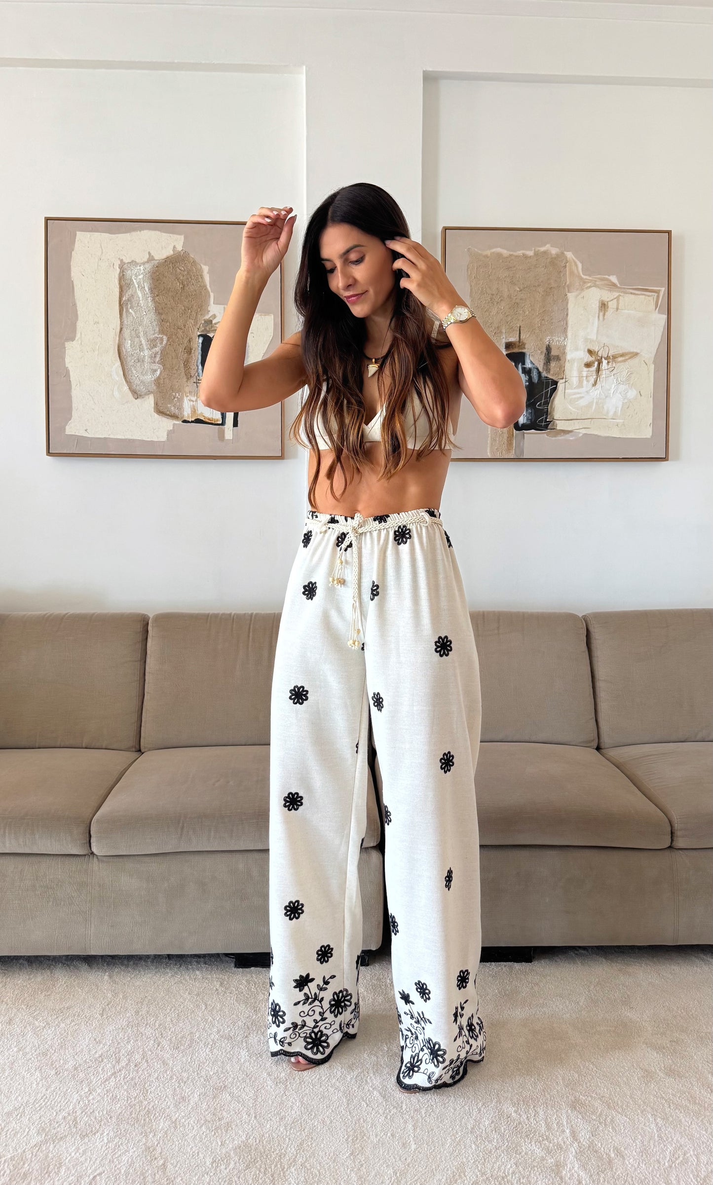 Pantaloni ricamati
