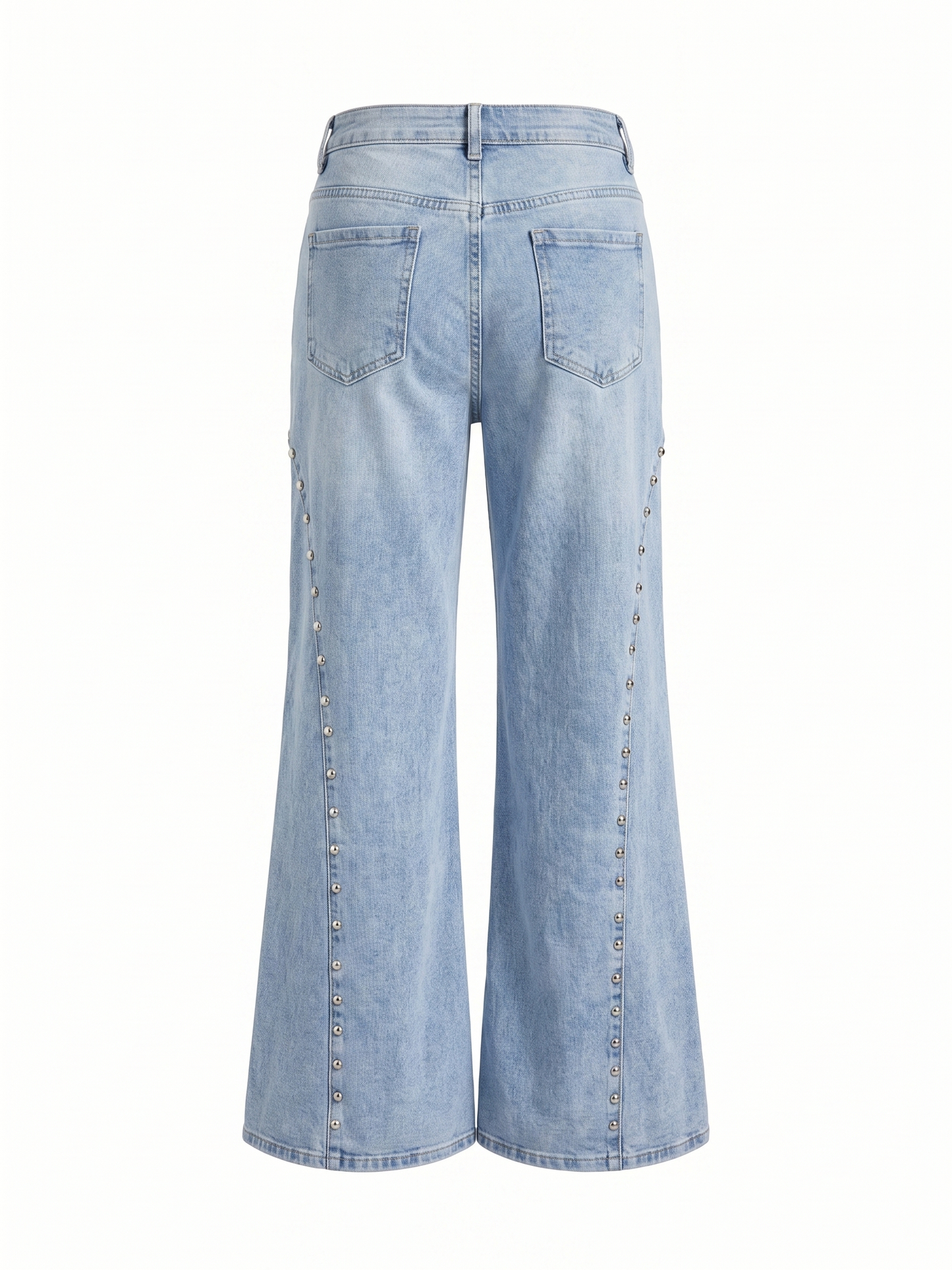 Pantalones vaqueros claros con tachuelas