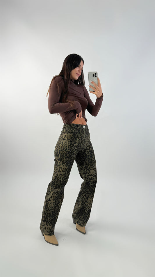 بنطلون أخضر حيواني