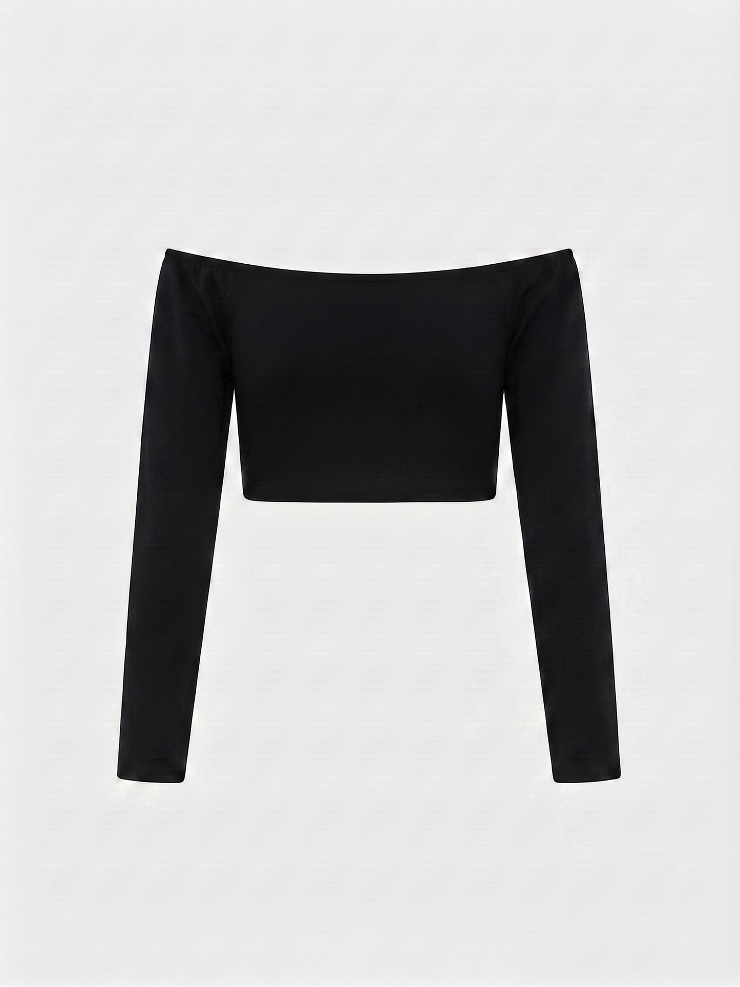 Top corto negro con colgante