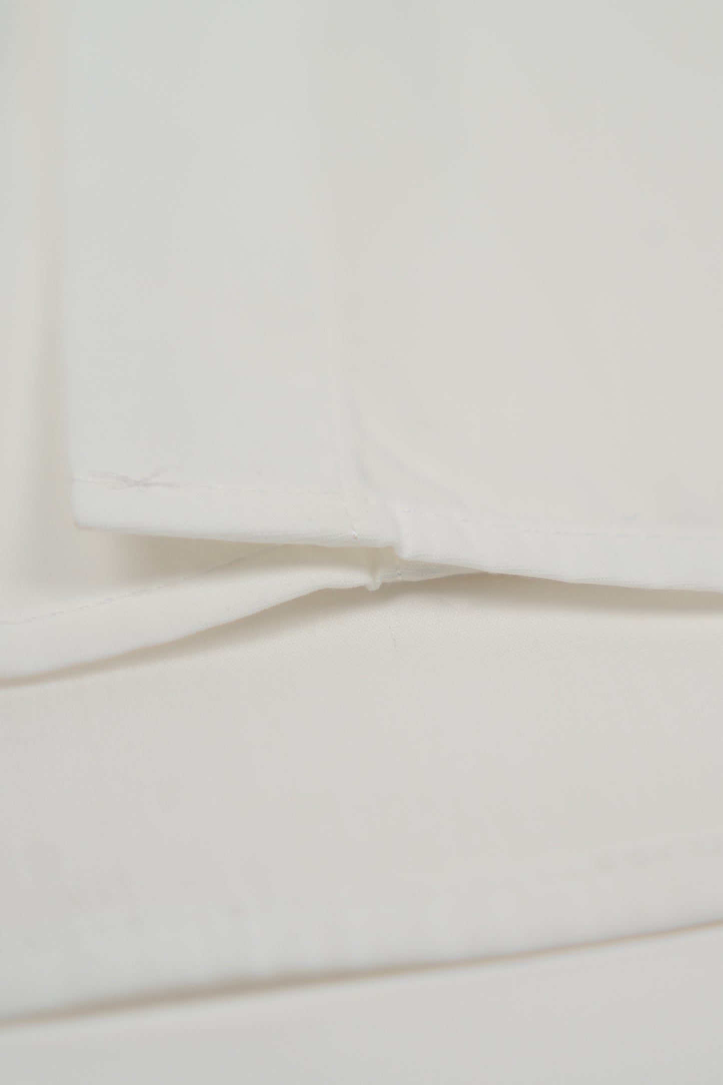 Camisa Branca Gola Pontiaguda