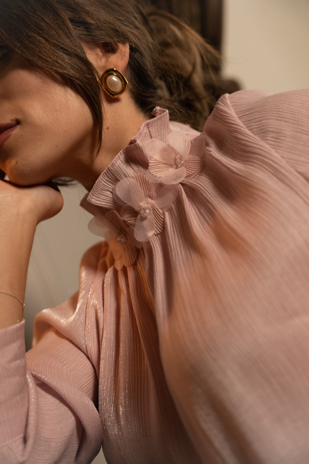 Blusa con detalle floral, rosa viejo