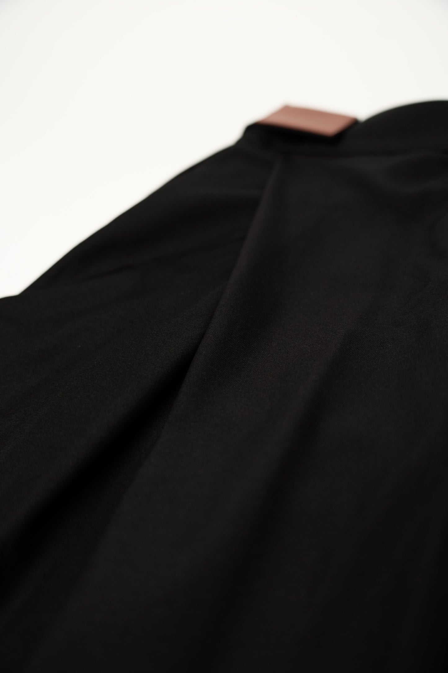 Czarne spodnie maxi dopasowane