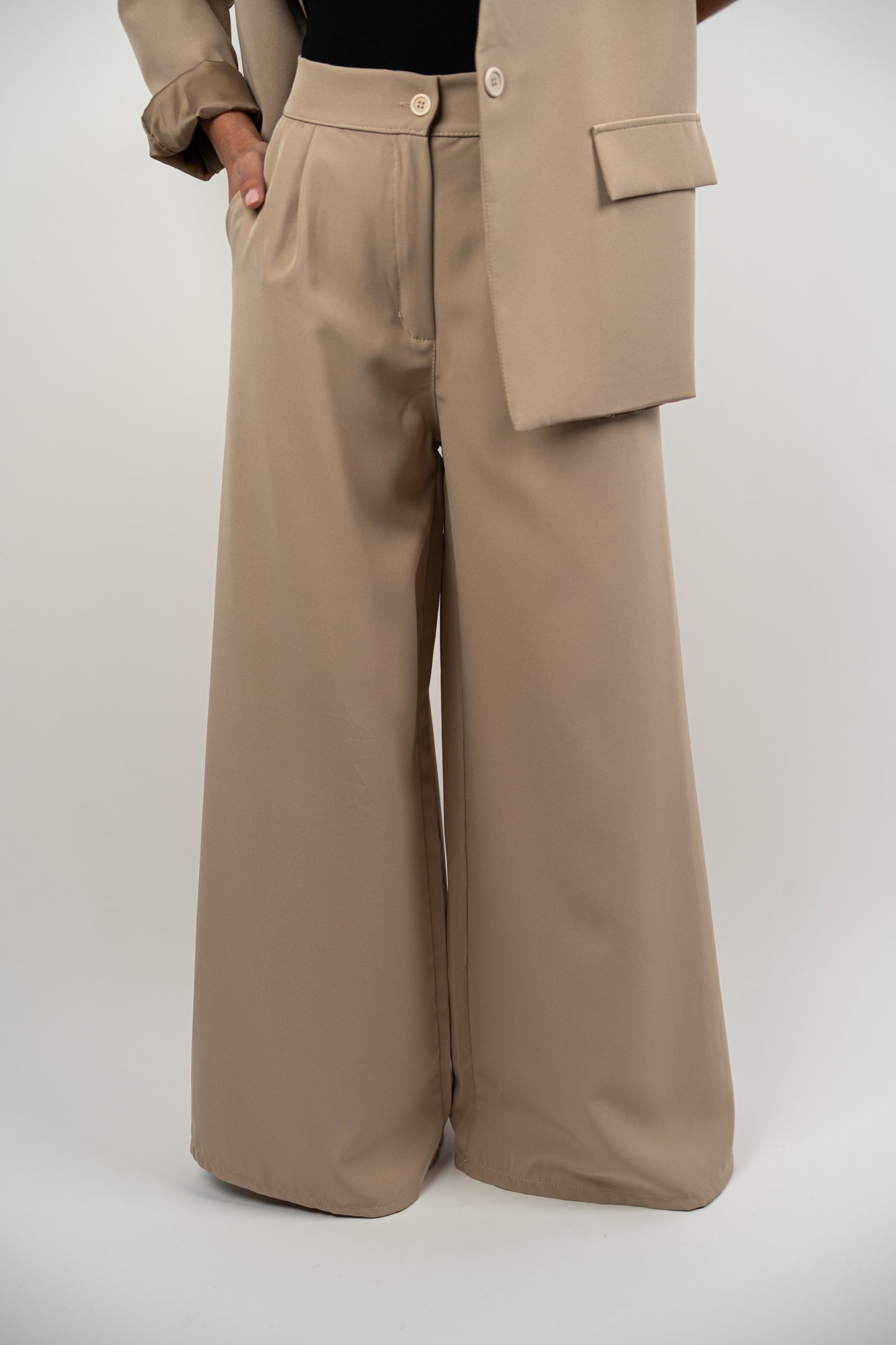 Beżowy, oversize'owy garnitur-marynarka