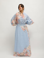 Conjunto de blusa y falda con estampado floral azul