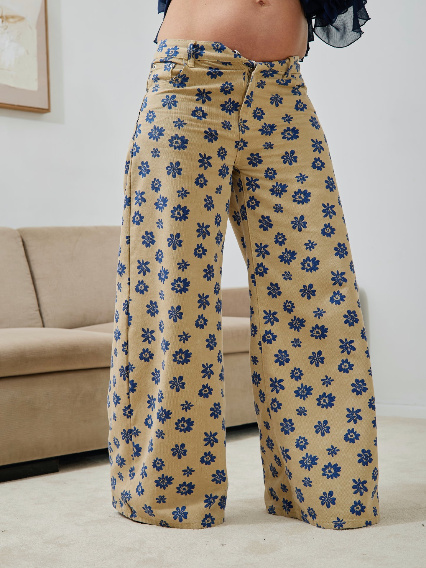 Pantaloni a gamba larga con stampa floreale blu