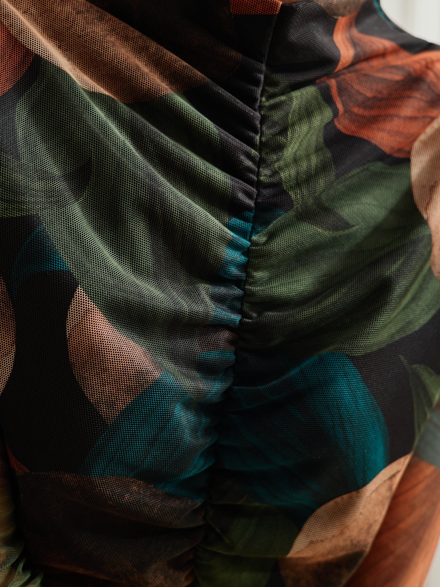 Camisola Transparência Costas Bolas