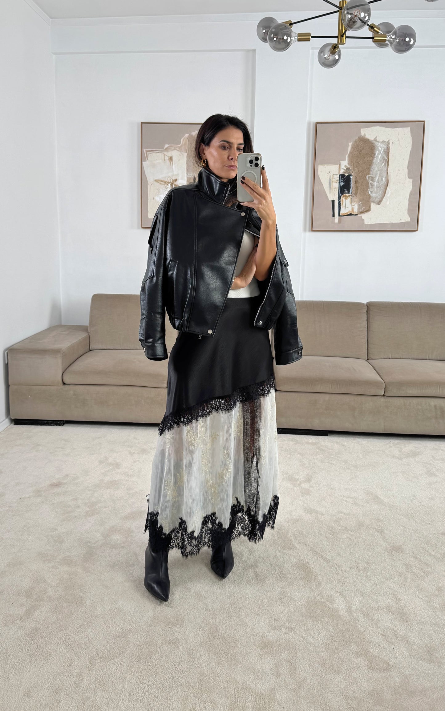 Saia Acetinada Preta c/ Renda