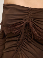 Haut marron à détails en dentelle