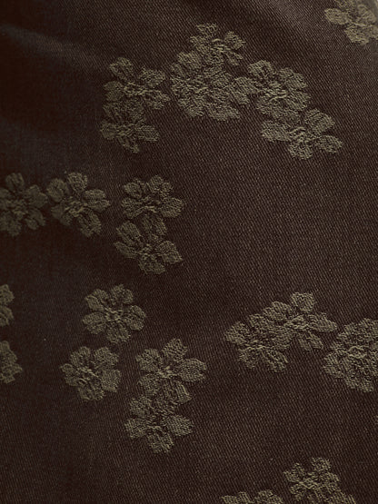 Pantaloni a palloncino marroni con fiori cuciti