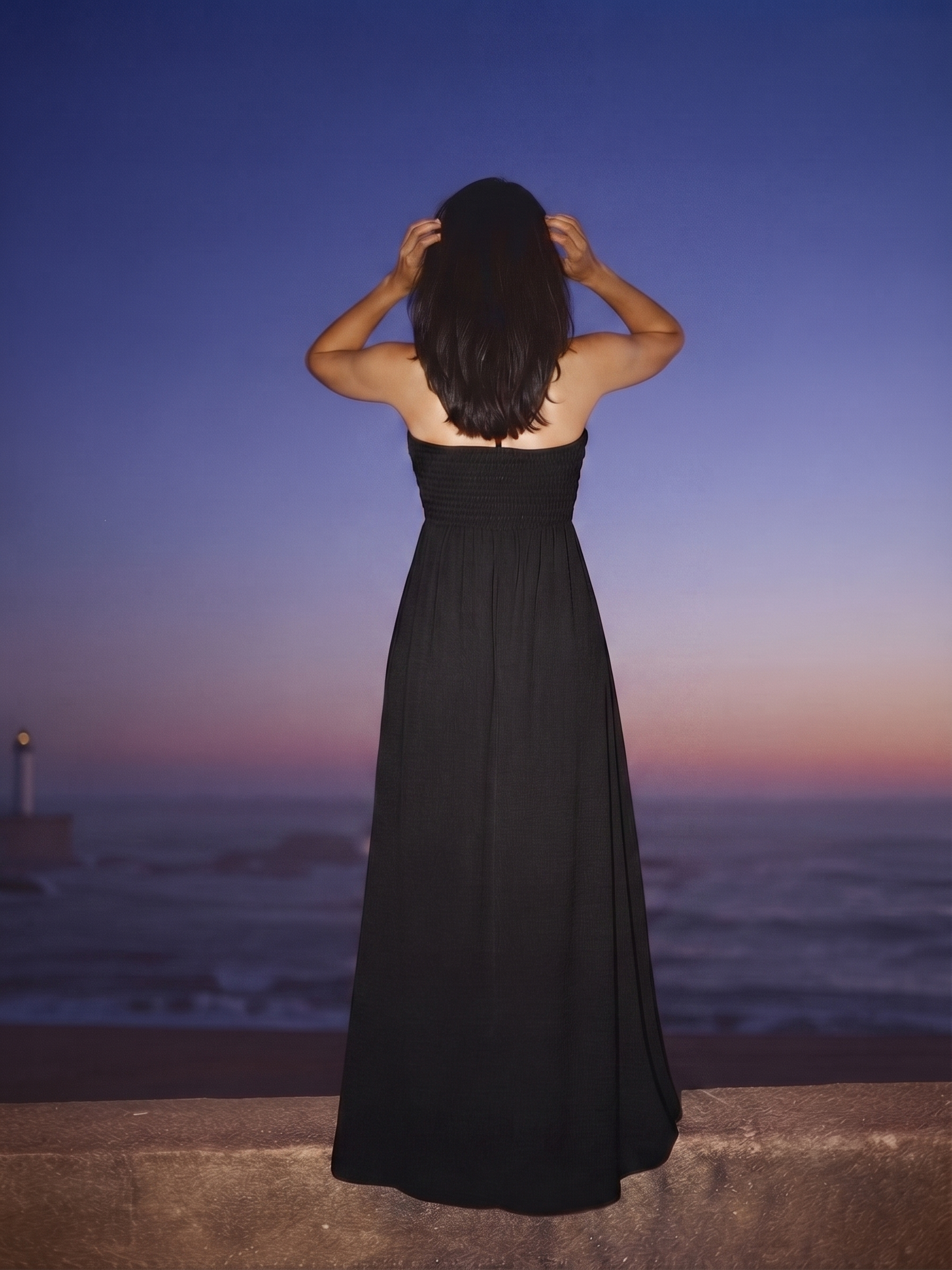Vestido Decote Recortado Preto
