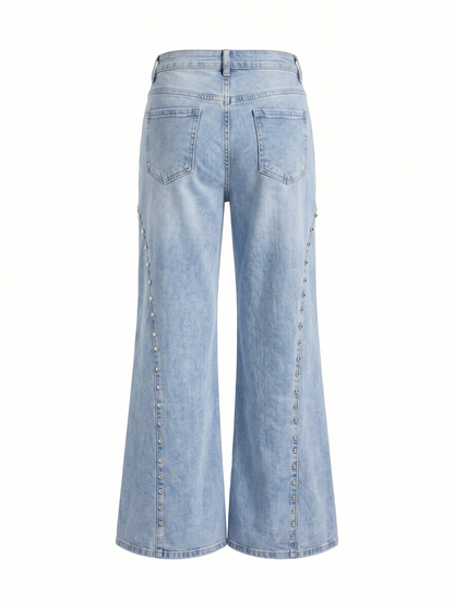 Pantalones vaqueros claros con tachuelas