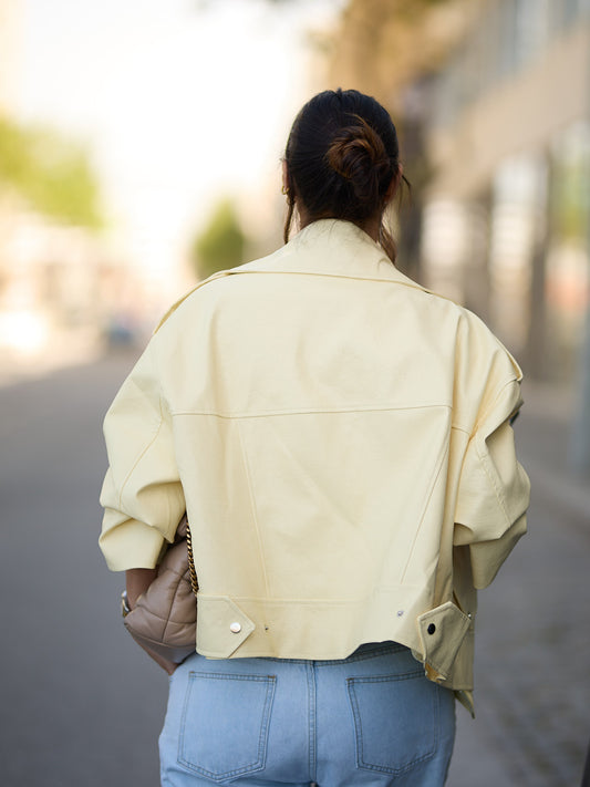 Giacca oversize in similpelle color giallo pastello