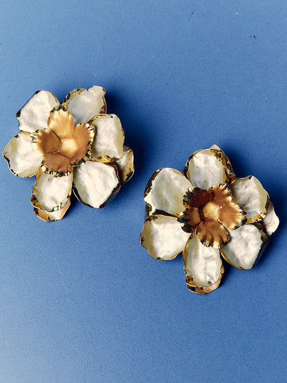 Brincos com modelo de flor