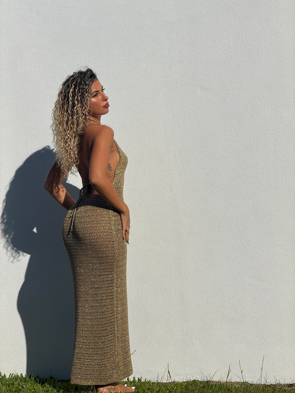 Vestido Crochê Dourado Decote V
