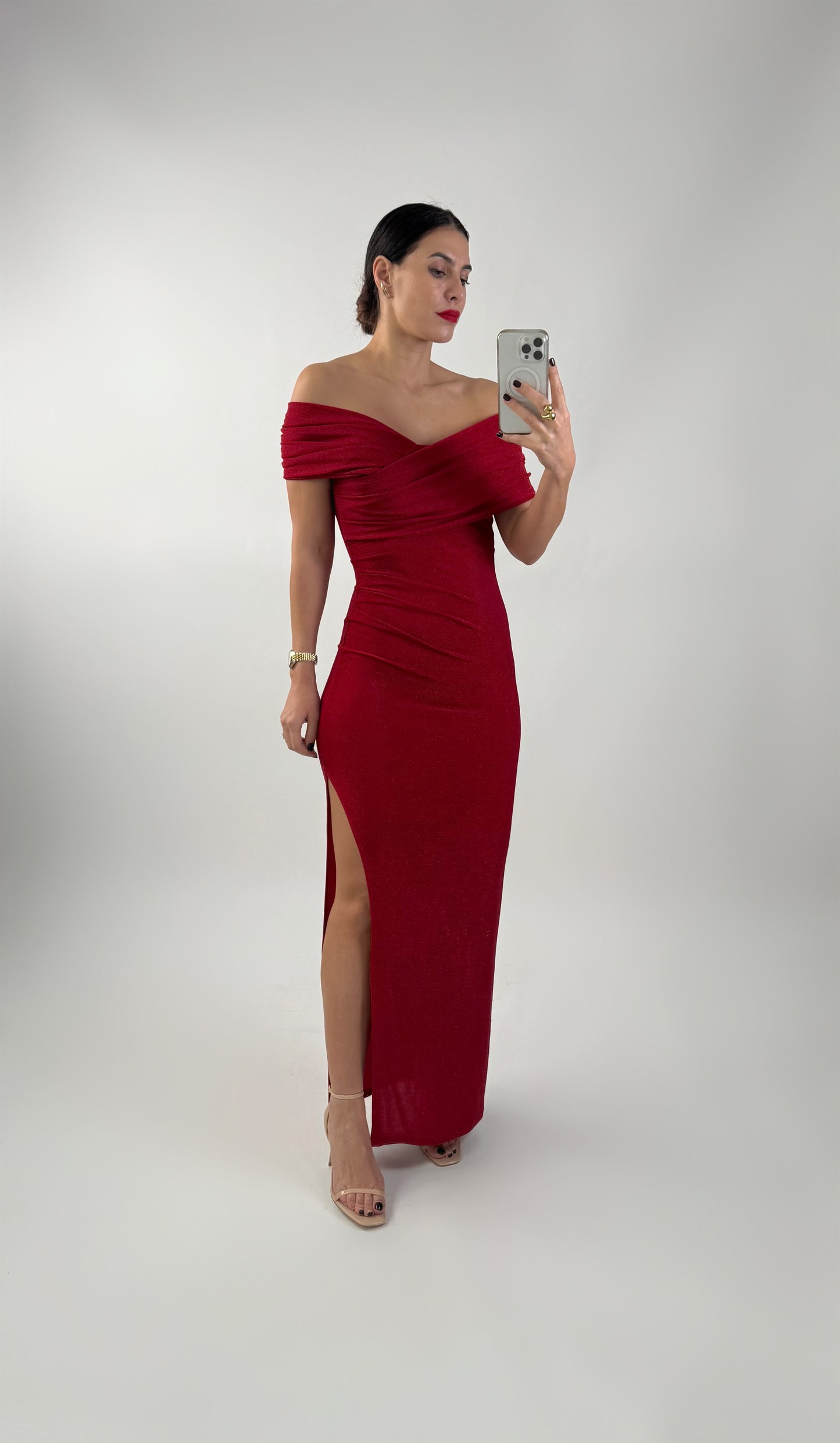 Robe rouge brillante