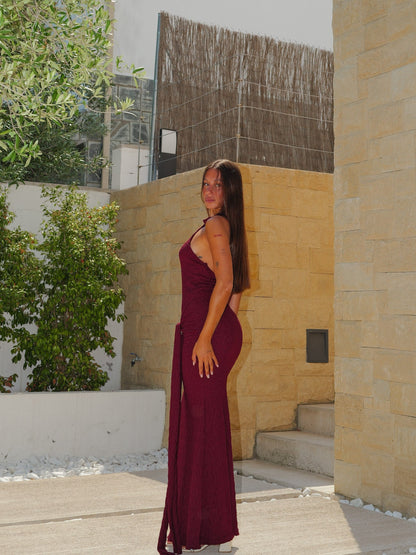 Bordeauxfarbenes Kleid mit drapiertem Knoten