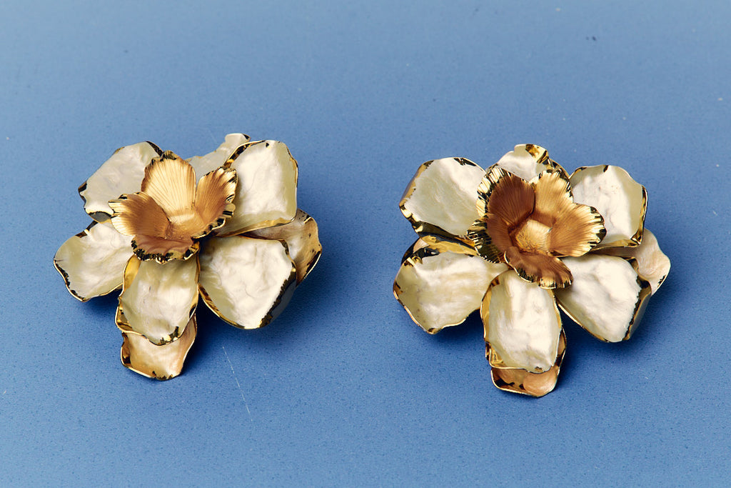 Brincos com modelo de flor
