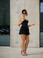 Vestido negro con volantes