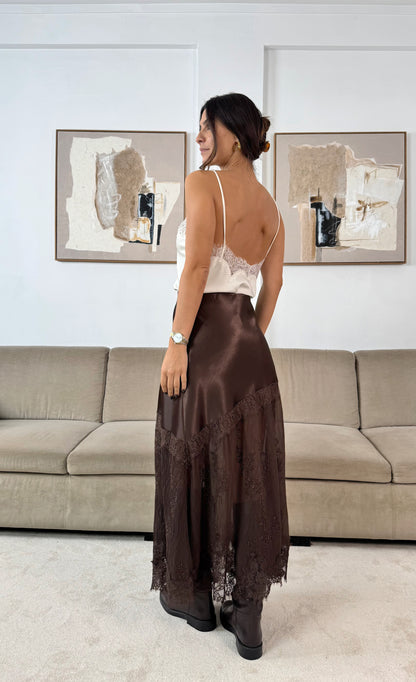 Saia Acetinada Castanha c/ Renda