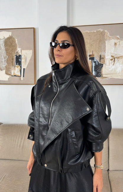 Czarna kurtka ze skóry ekologicznej