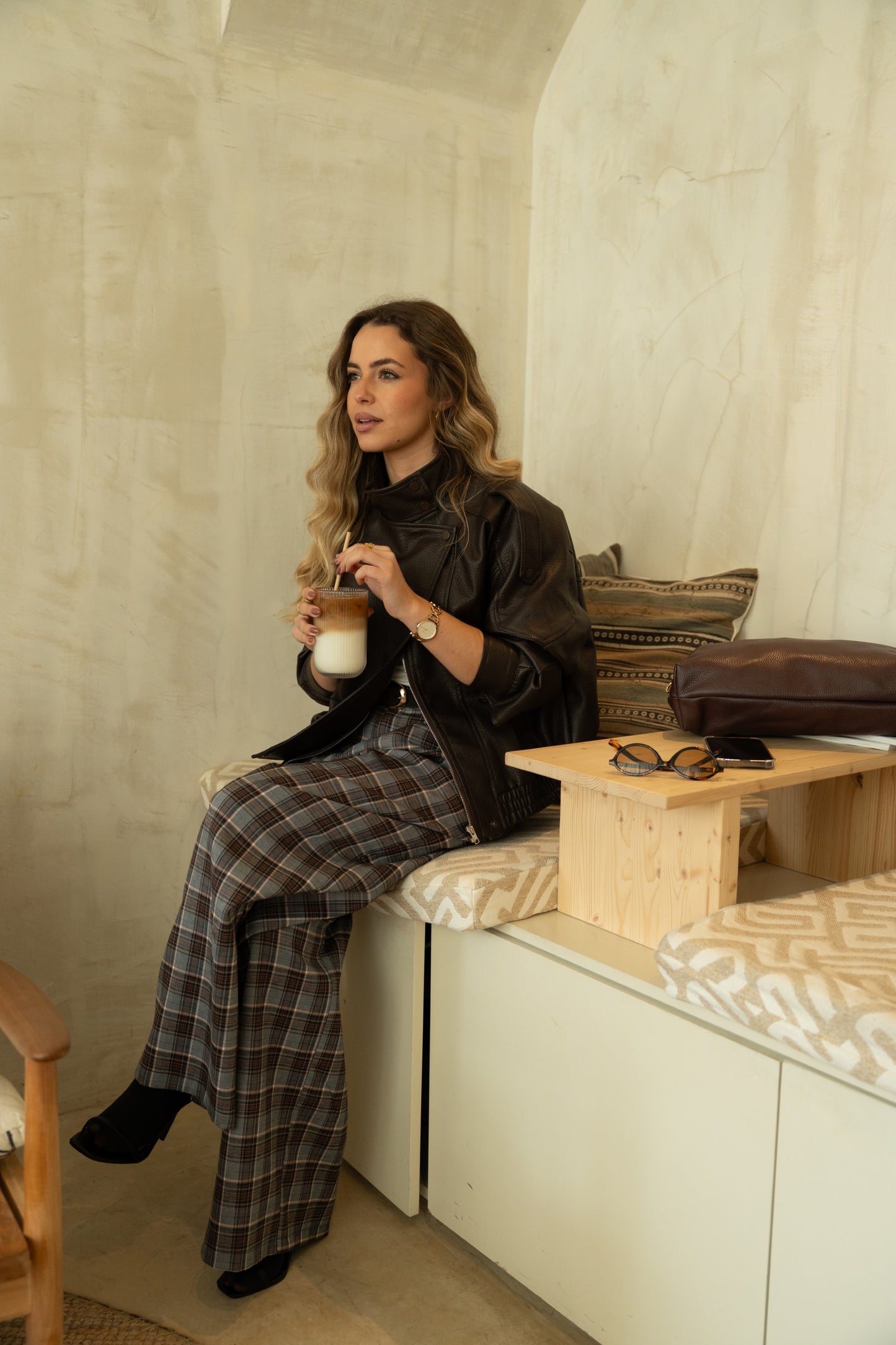 Blusão Ecopele Detalhe Gola Castanho