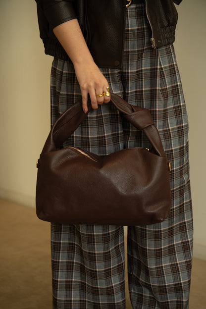 Czekoladowa torba na ramię ze skóry młotkowanej