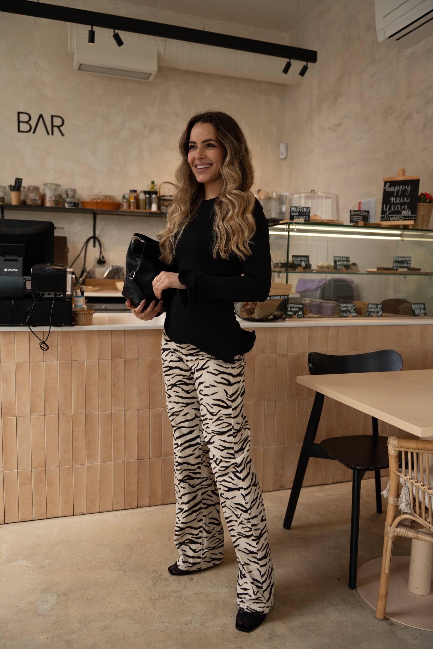 Calças Straight Leg Padrão Tigre