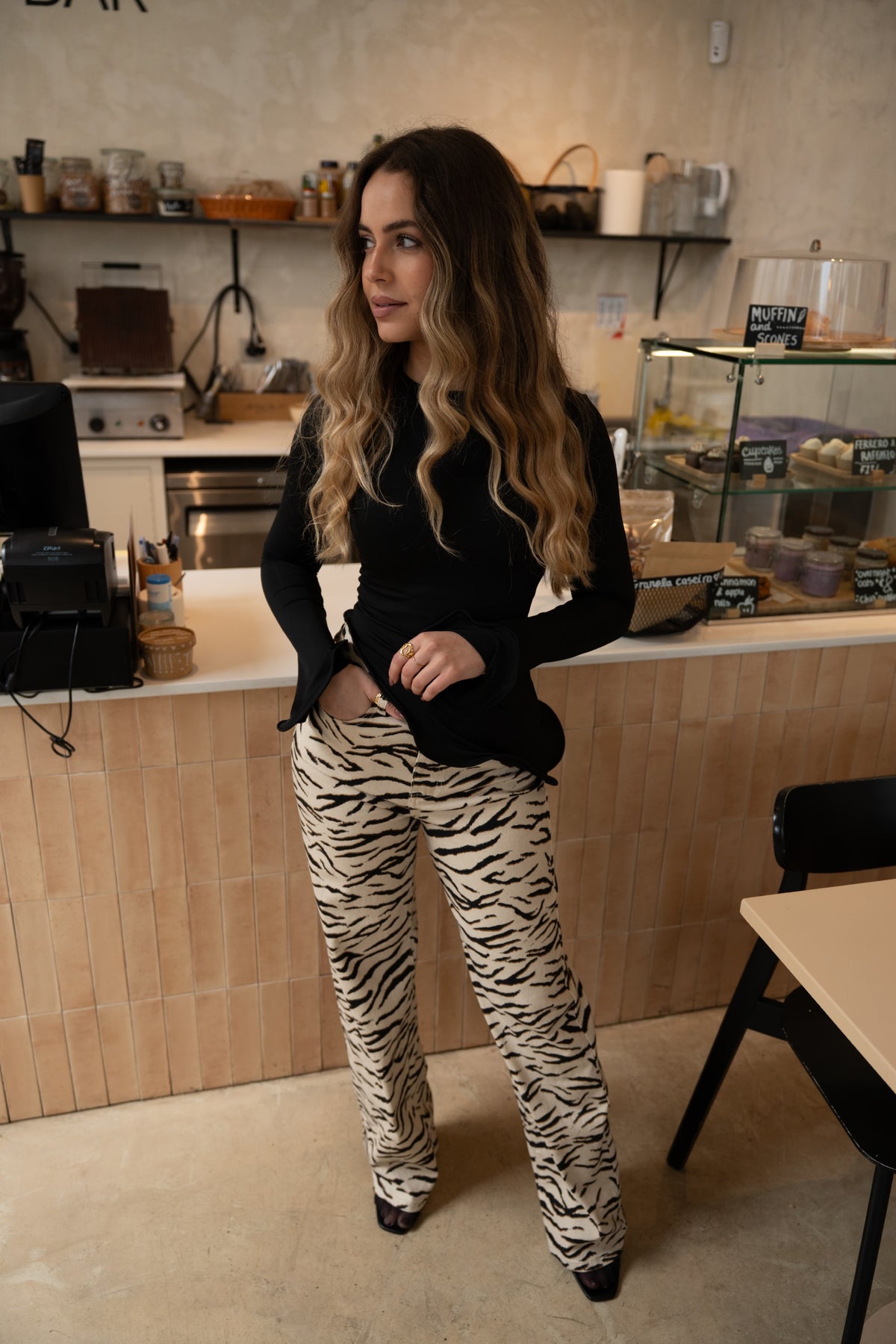 Pantaloni a gamba dritta con motivo tigre