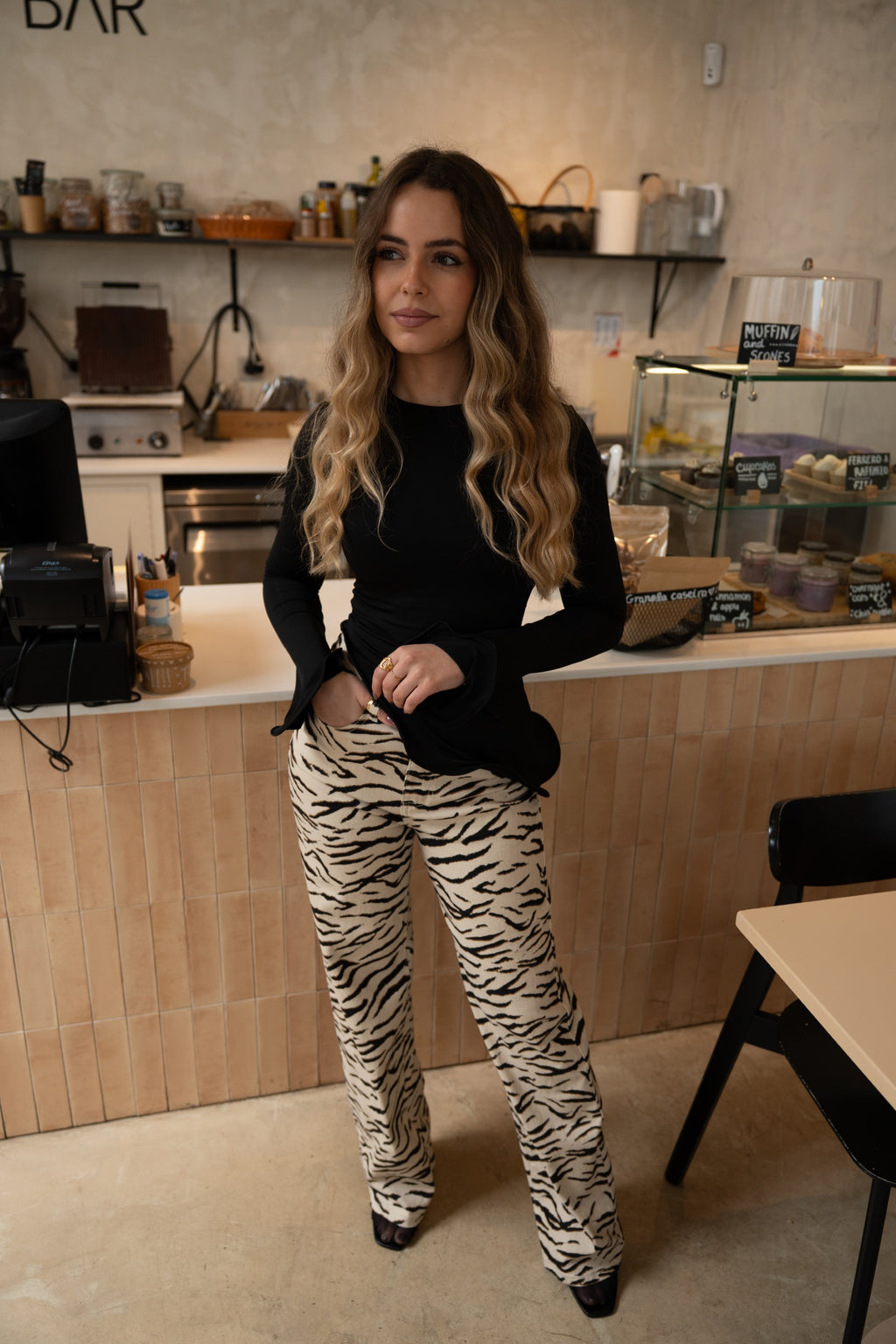 Pantaloni a gamba dritta con motivo tigre
