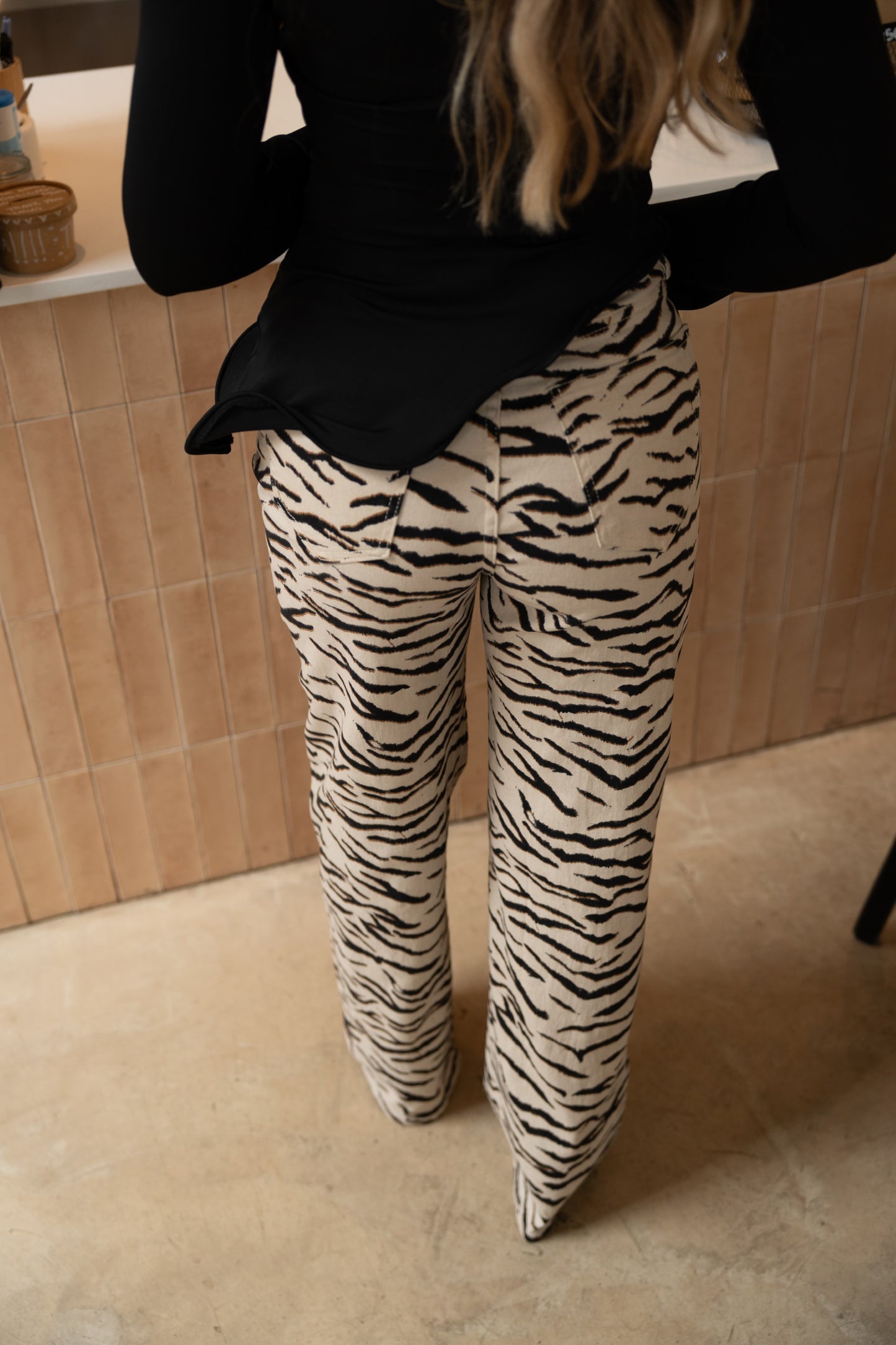 Calças Straight Leg Padrão Tigre