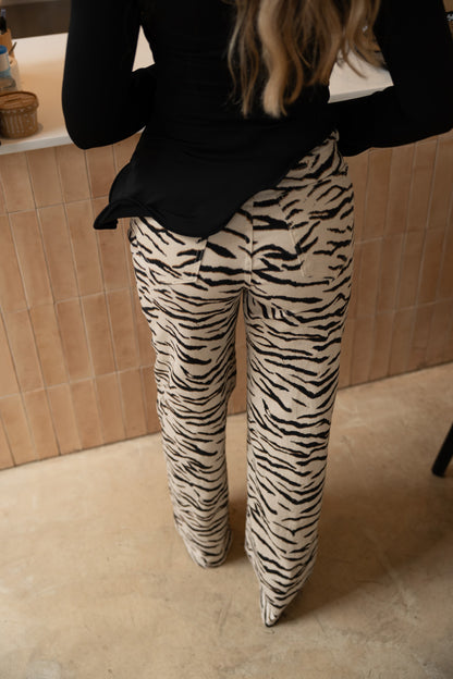 Calças Straight Leg Padrão Tigre