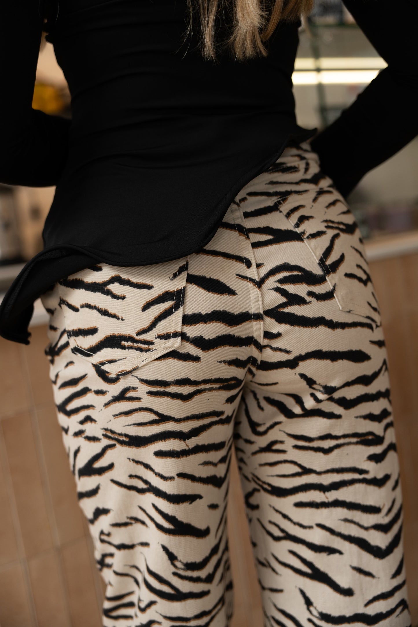 Calças Straight Leg Padrão Tigre