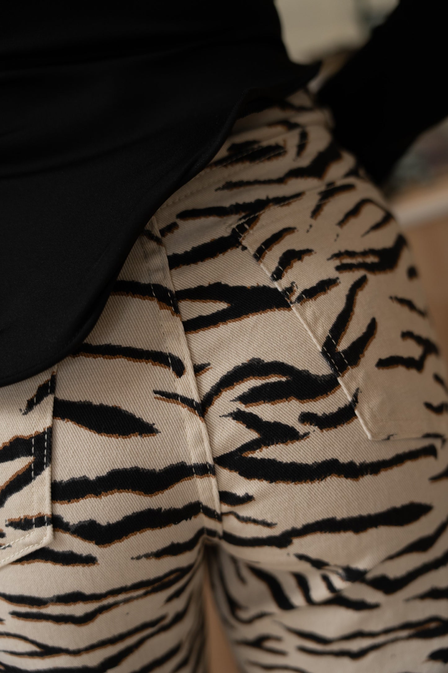 Calças Straight Leg Padrão Tigre