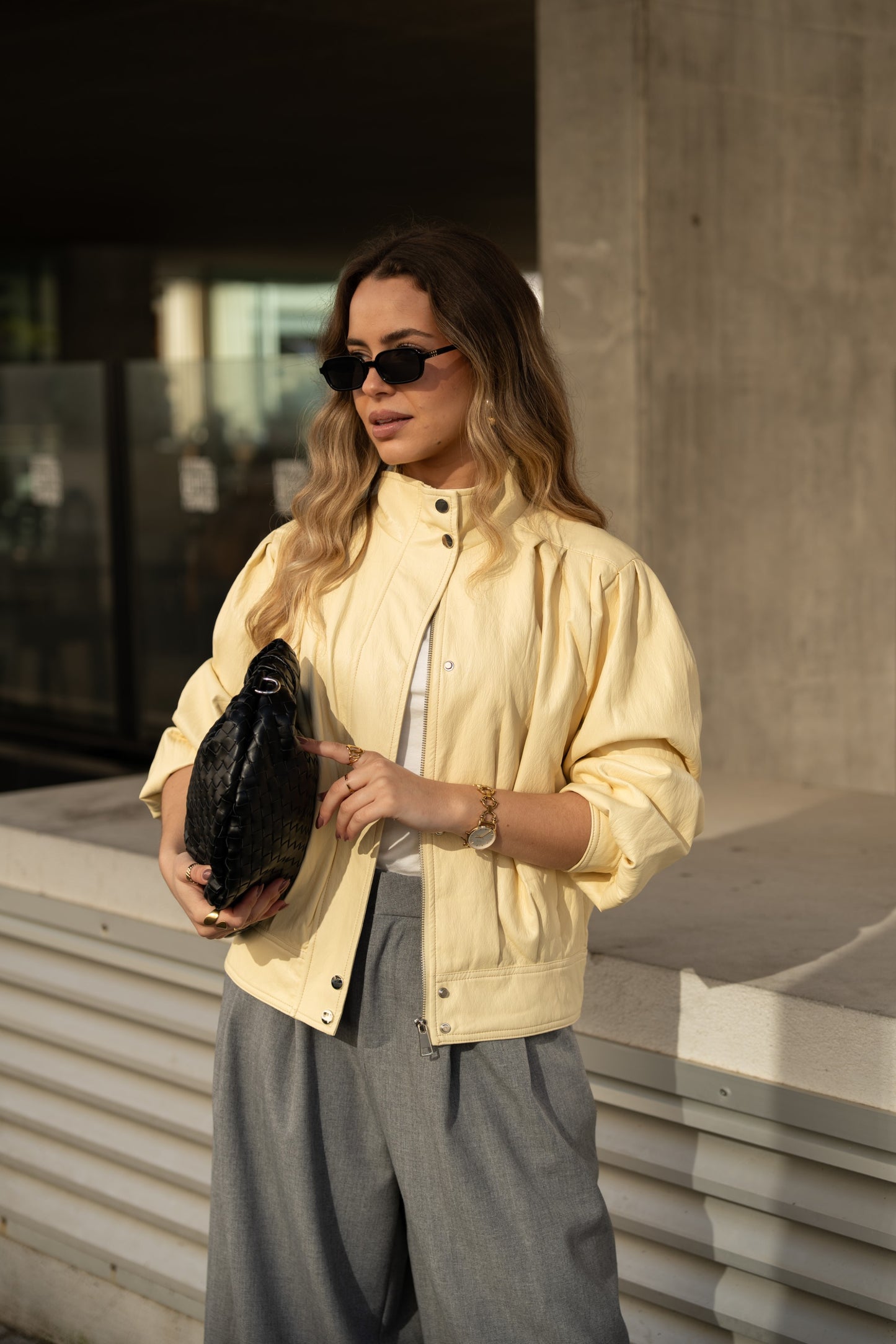 Czarna pleciona torba na ramię