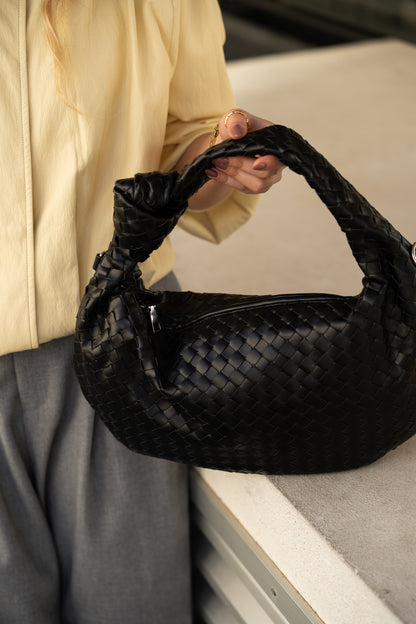 Czarna pleciona torba na ramię