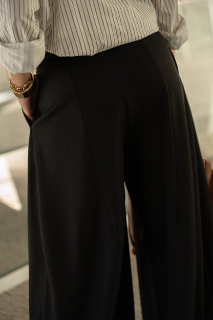 Czarne spodnie maxi dopasowane