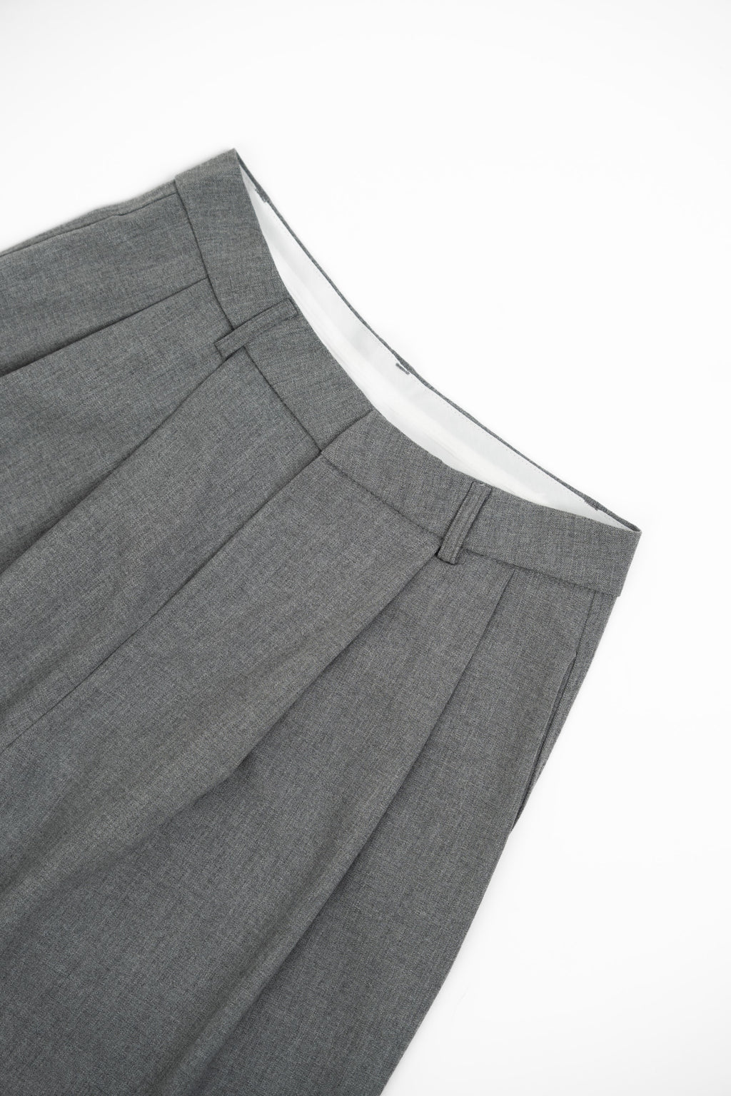 Pantaloni larghi su misura grigi