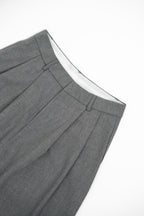 Pantaloni larghi su misura grigi