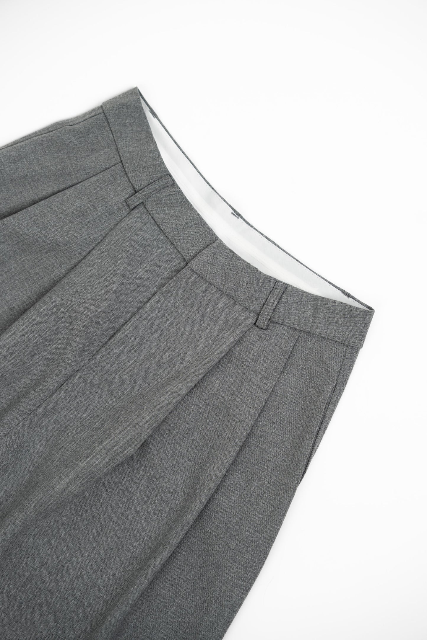 Szare, dopasowane spodnie z szerokimi nogawkami