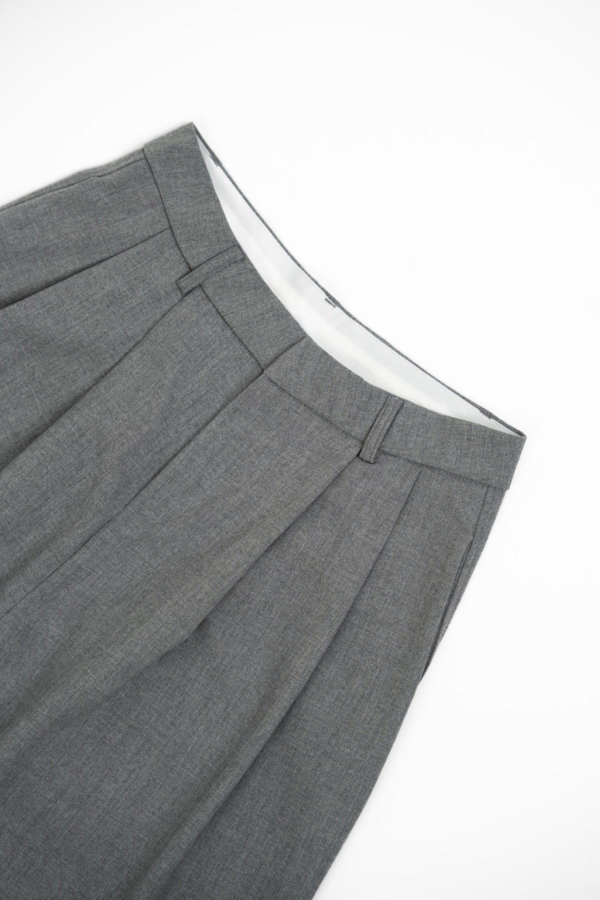 Pantaloni larghi su misura grigi