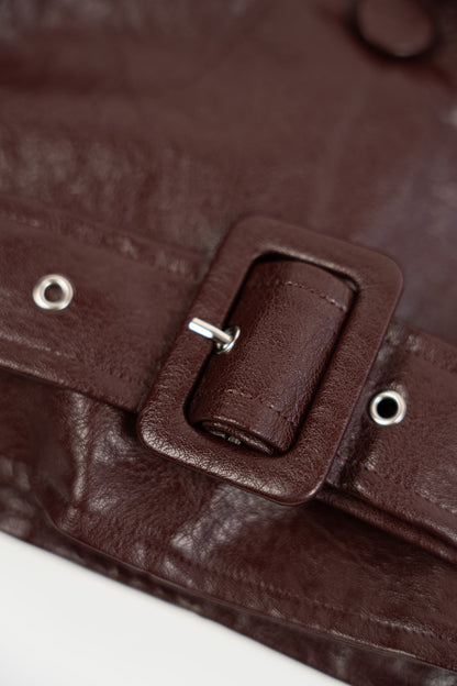 Bordowa kurtka ze skóry ekologicznej z odpinanym futerkiem.