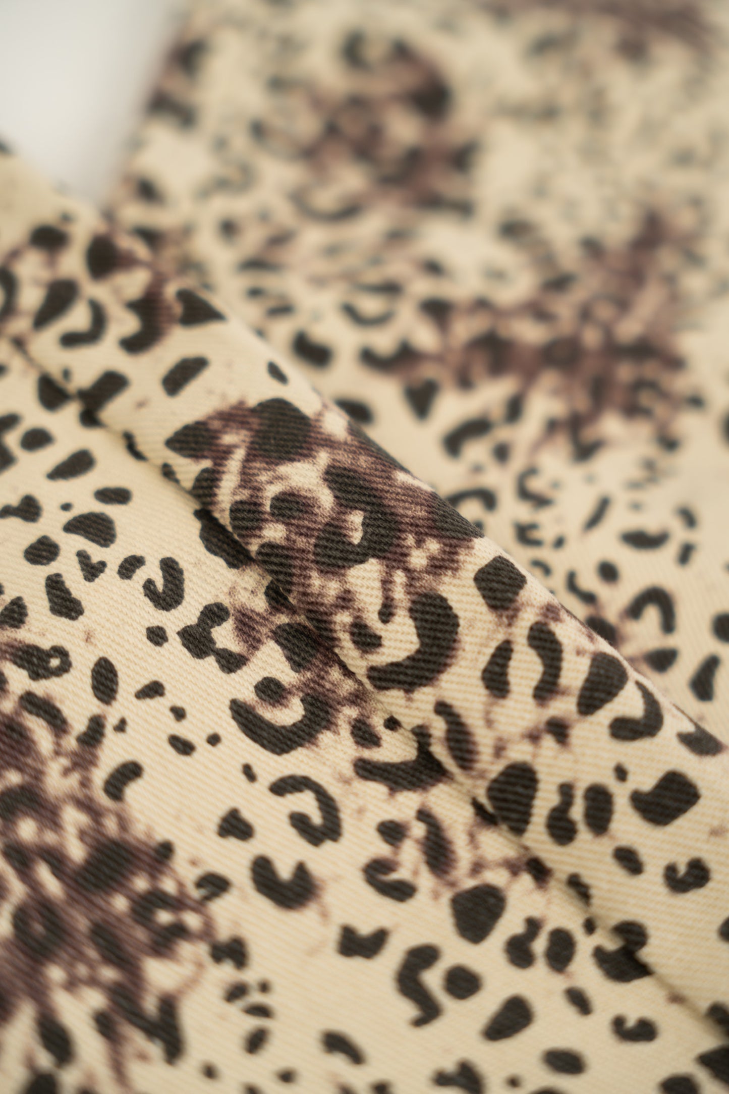 Pantalones de leopardo con globos