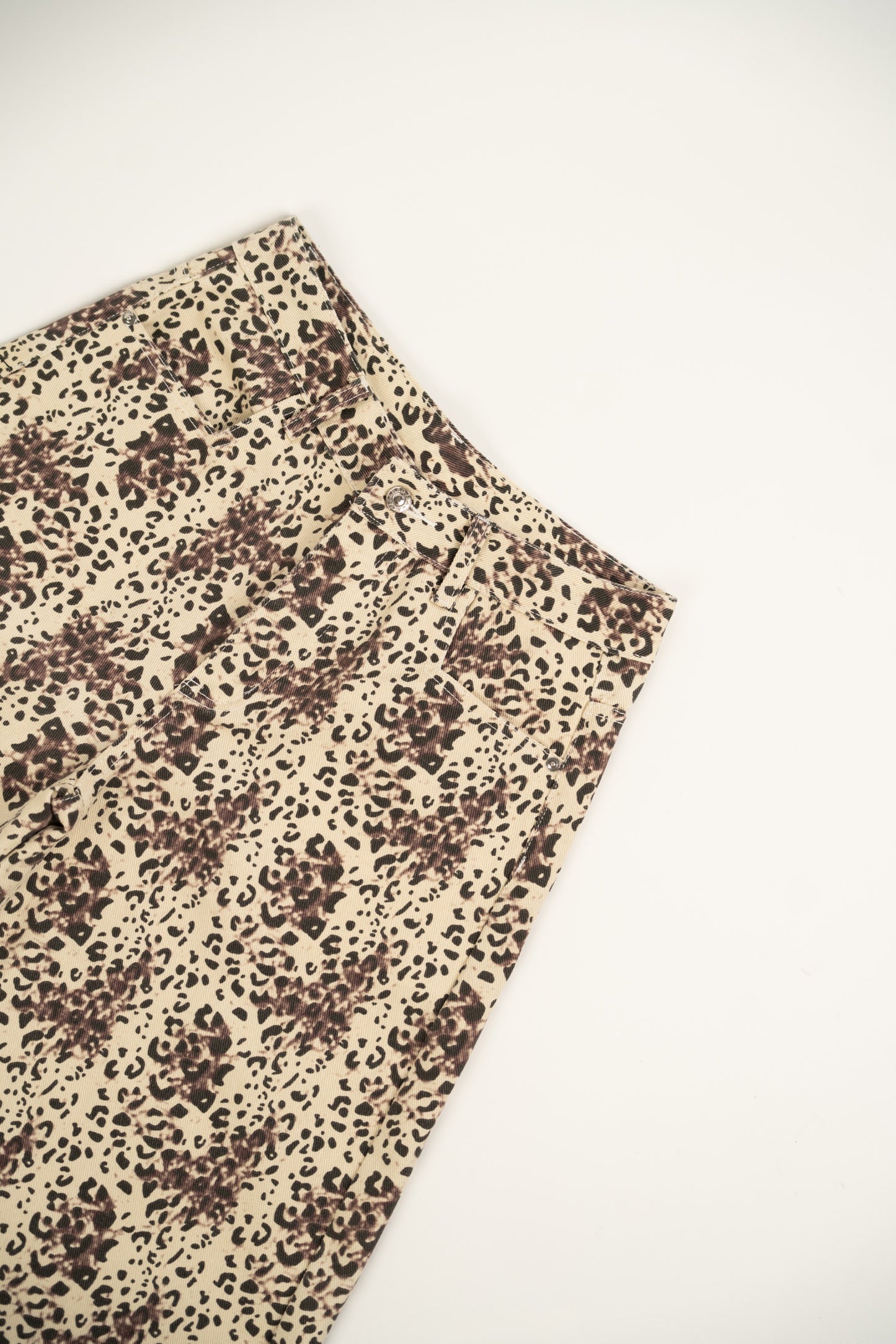 Pantalones de leopardo con globos