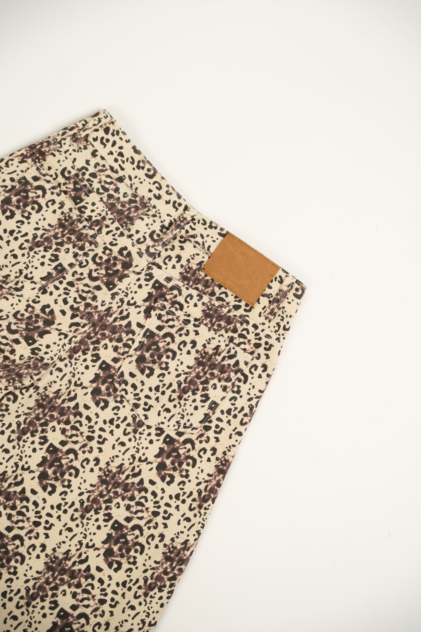 Pantalones de leopardo con globos