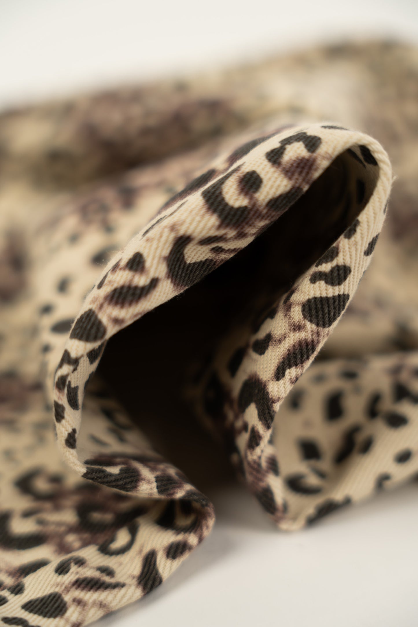 Pantalones de leopardo con globos