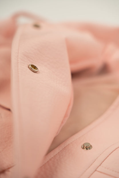 Pasteloworóżowa kurtka ze sztucznej skóry