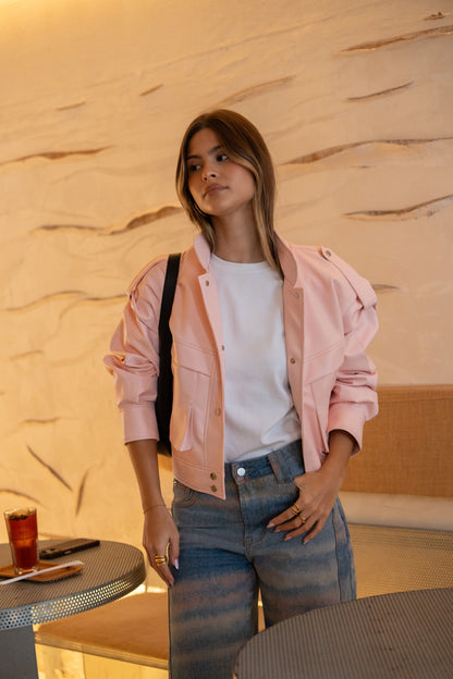 Pasteloworóżowa kurtka ze sztucznej skóry