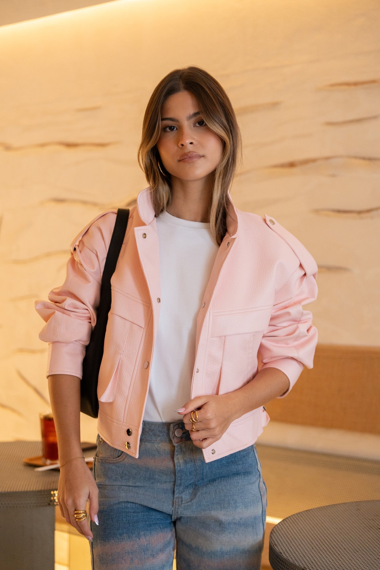 Pasteloworóżowa kurtka ze sztucznej skóry