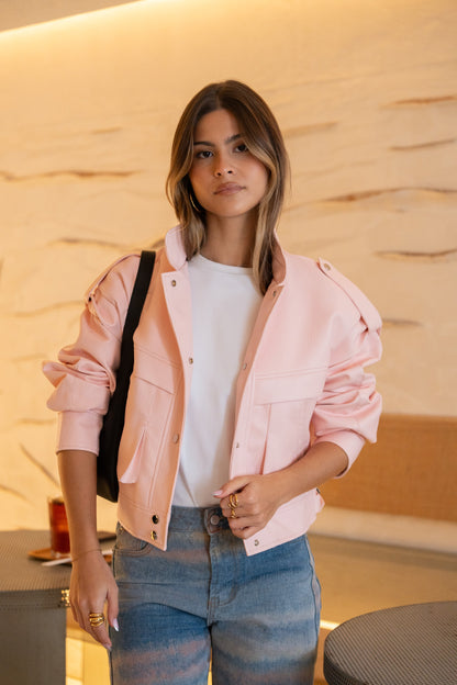Pasteloworóżowa kurtka ze sztucznej skóry